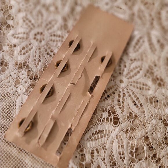 Antique Collar Button Display with 5 Buttons One Piece Special Warranted No.2094 - Picture 4 of 6